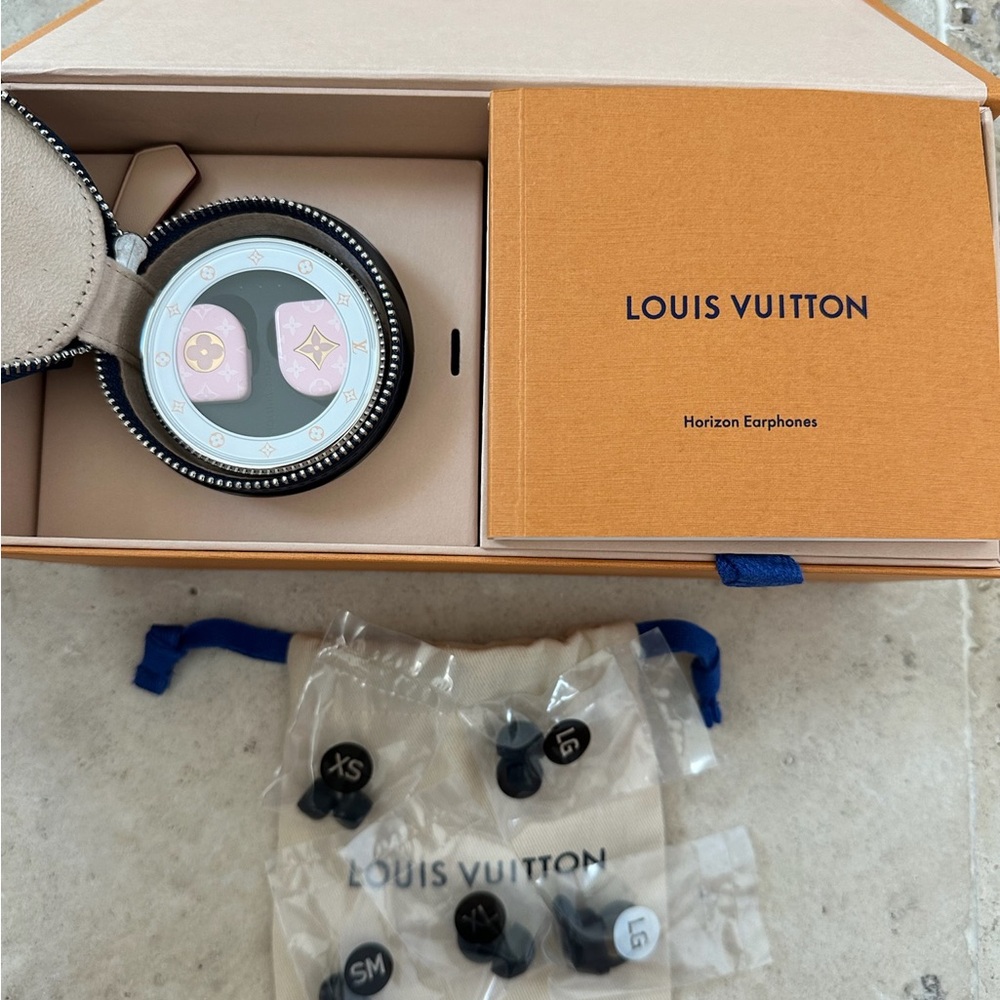LOUIS VUITTON bluetooth earbuds - Picture 5 of 5